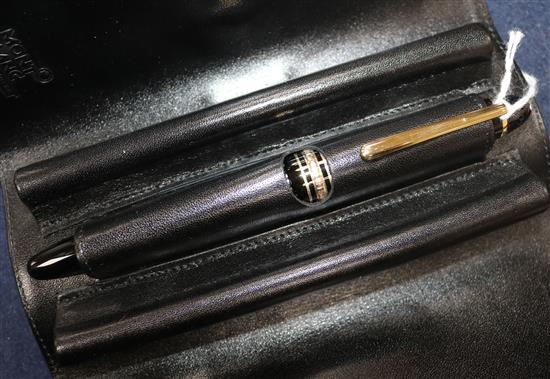 A Montblanc Meisterstuck black 147 Traveller fountain pen with 14K nib and cartridges, in leather pouch and box